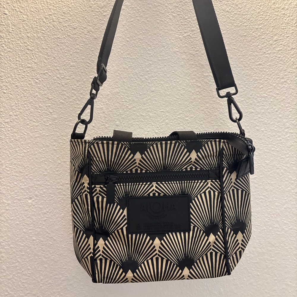 ALOHA Collection Black and White Graphic Tote - Picture 6 of 6